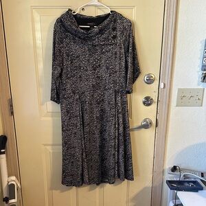 Robbie Bee Black and Gray Long Sleeve Dress